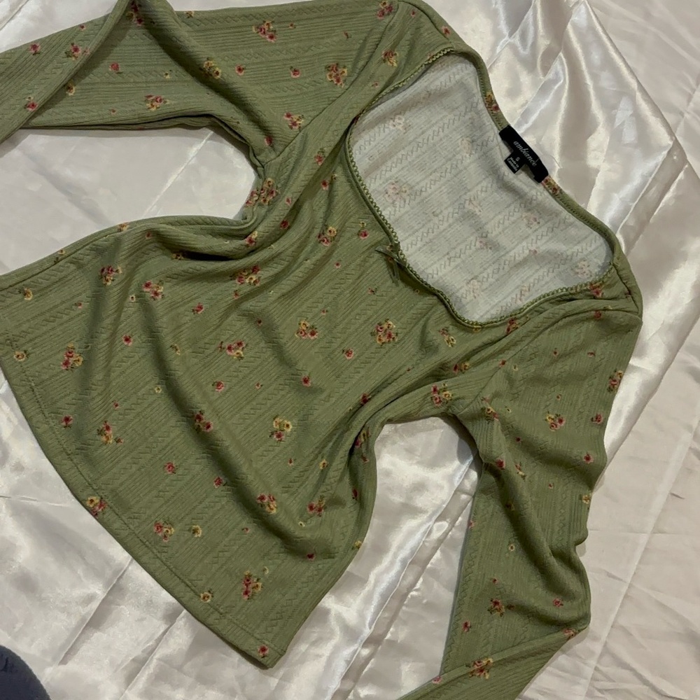 Green Floral Long Sleeve Top